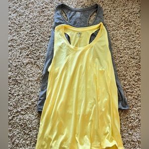2 pack yellow and feathered grey tank top size m
